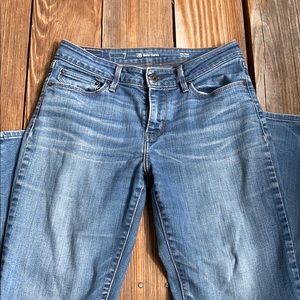 Levi’s Jeans Bold Curve Medium Wash.